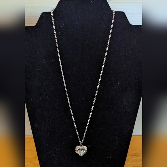 unbranded Jewelry - New heart necklace, Nana, Mom, Sister, Hope, Daughter, Lil Sis, Mid Sister